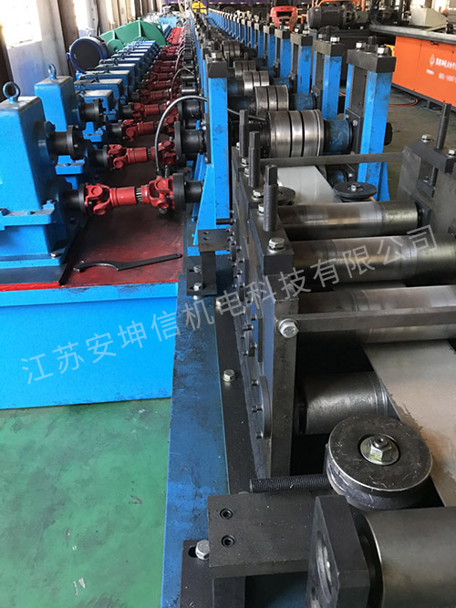 安坤信車間設(shè)備實(shí)景展示